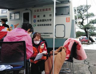 ＜被災者をまもる＞移動薬局車　避難所で活躍　全国から出動　素早く調剤