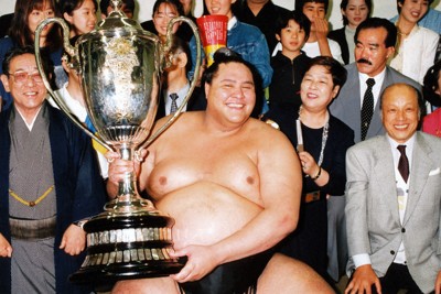 「外国人、日本人とかでなく…」戦い抜いた相撲人生　曙さん死去