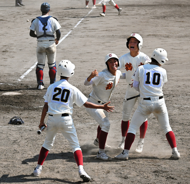 西郷隆盛の子孫もプレー　100年以上の歴史がある九州最古級の球場