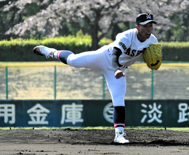 夏の甲子園に2年連続出場の社が好発進　春季兵庫県大会、エース好投