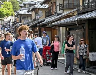 百貨店、3月の免税売上2.5倍　過去最高、訪日客で外食も好調