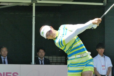 原英莉花「流れに乗れず」　10位キープ　女子ゴルフ