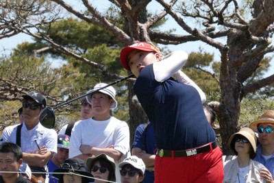 韓国の15歳・李暁松、史上最年少で初V　女子ゴルフ・サロンパス杯