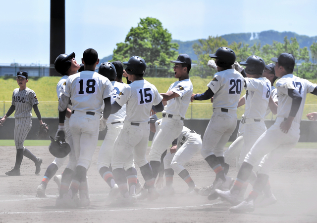 春季高校野球福井県大会、工大福井が優勝　敦賀気比にサヨナラ勝ち