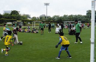 「みんなでまぜこぜサッカー」　J1東京ヴェルディが企画　障害があってもなくても、一緒にボールを追う