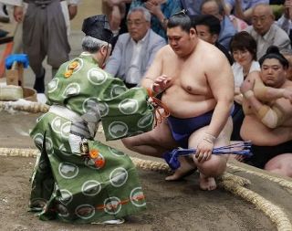 夏場所、懸賞総数は１９８０本　上位陣らの休場で減少