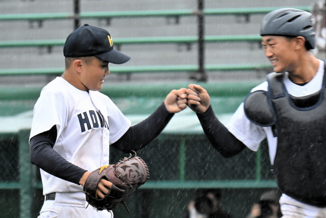 苦手な雨を克服し初完投 北海の新エース・2年生左腕浅水で決勝進出