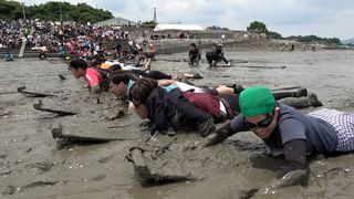 【動画】泥にまみれて大歓声