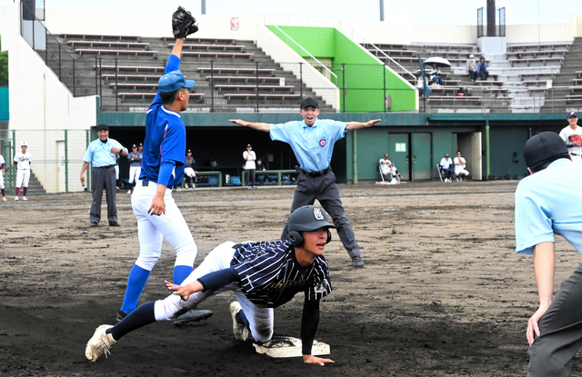 高校野球福岡大会に向けて審判講習　「正確なジャッジ」へ動作を確認