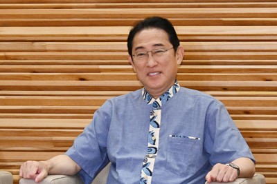 岸田首相ら、恒例のかりゆし閣議　クールビズ推進や沖縄振興で