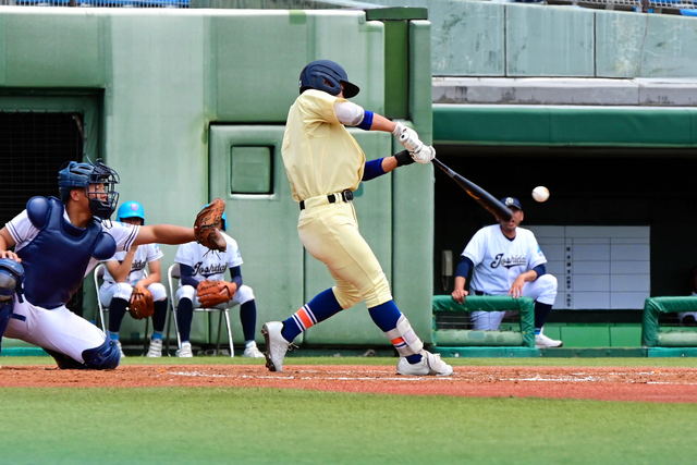 星稜、北信越高校野球大会で東京都市大塩尻に敗退　守り乱れ延長で