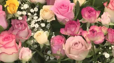 「父の日」にはバラを　知事に花束贈り生産者がＰＲ　「さらなる消費につなげたい」　福岡県
