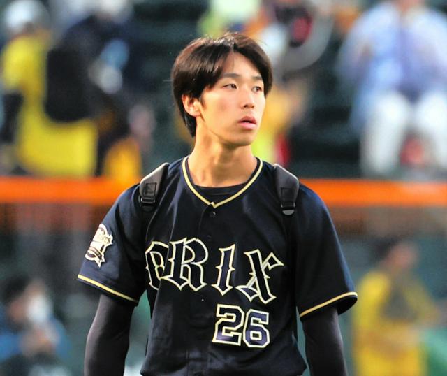 ウィニングボールは観戦した両親へ　初勝利のオリックス・斎藤響介