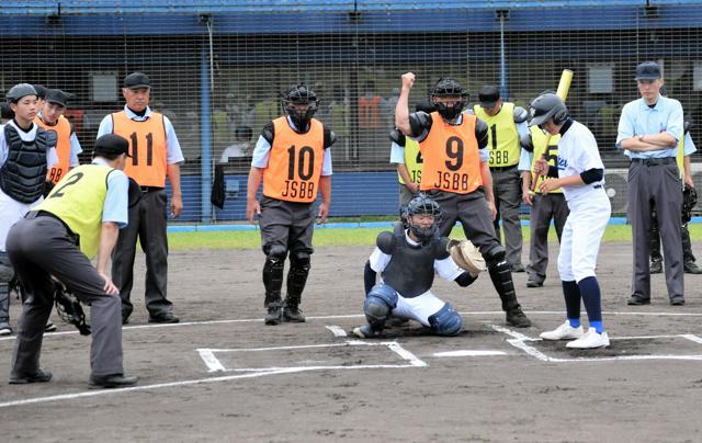 富山大会に向け、審判講習会　60人が参加　ベテラン審判が指導