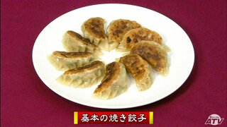 キャベツの塩もみと水切り&amp;ひき肉を練る！2つのポイントで格段においしく「基本の焼き餃子」中華レシピ【わっちtheキッチン】