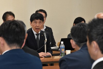 群馬県の副知事再任騒動　「あと1年だけ」知事の謝罪に議会各派は