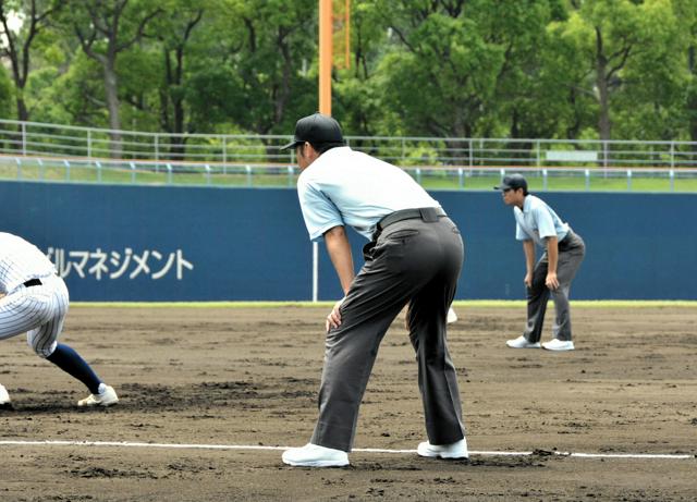 夏の甲子園大会へ、審判研修会　暑さ対策として白色シューズをテスト