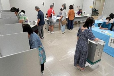 沖縄県議選の投票始まる　辺野古移設巡り過半数争う