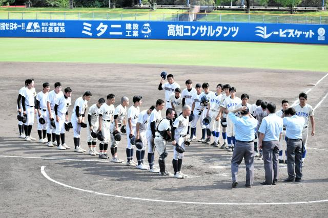 高校野球で高知、愛媛の連合チーム同士が練習試合で切磋琢磨