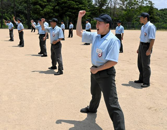 審判100人、開幕前にジャッジ磨く　兵庫県高野連が実技研修会