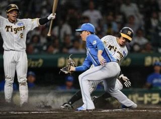 神２―１日（１８日）　阪神がサヨナラ勝利