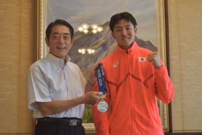 パラ陸上・石山大輝選手「メダルで恩返しを」　地元・愛媛で抱負