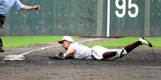 痛烈ゴロ飛びつき好捕、投手を救った 名東の桐田大輔選手