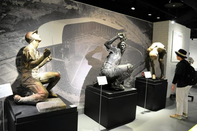 「主役は敗者」　甲子園歴史館で球児に魅せられた彫刻家の作品展