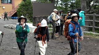 富士山の山梨側山開き 1日上限4,000人や通行料2,000円の“入山規制”も「安全のためにはいい」登山客も理解　静岡との違いも