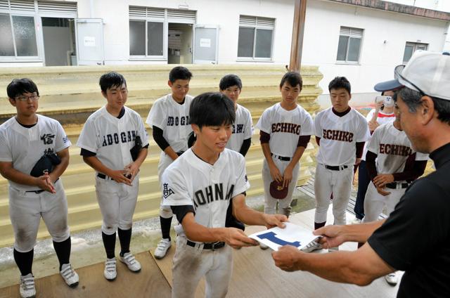 6校連合「うちの背番号付けて戦って」　自校に球児いない監督の思い