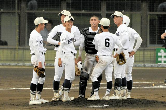 最後の試合も日川を鼓舞し続けた　2人の主将は互いに「ありがとう」