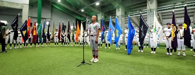 富山大会、40チームが屋内で開会式　雨に負けず「最高の夏」へ