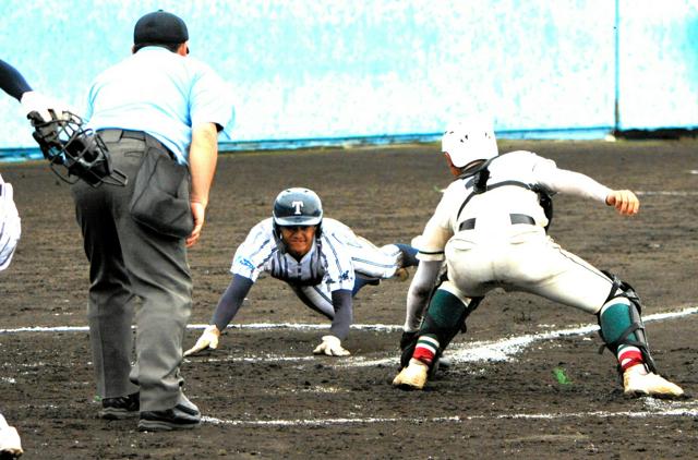 強気の1年生　決めた逆転のホームイン　熊本大会