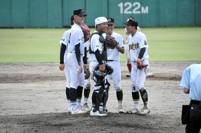 「ぽんぽん打たせる」2年生バッテリー　先輩が支えた　福岡・育徳館