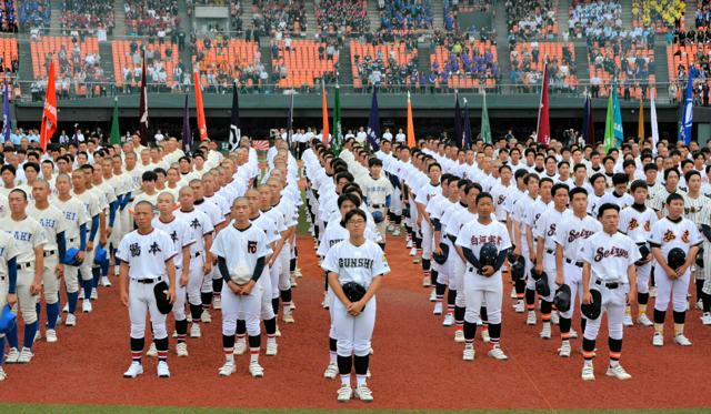 昨夏王者の聖光学院が優勝旗返還　田村・国分主将は笑顔でプレー誓う