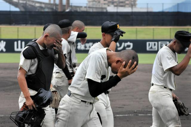 香川大会の優勝候補、尽誠学園が初戦敗退　丸亀にサヨナラ負け