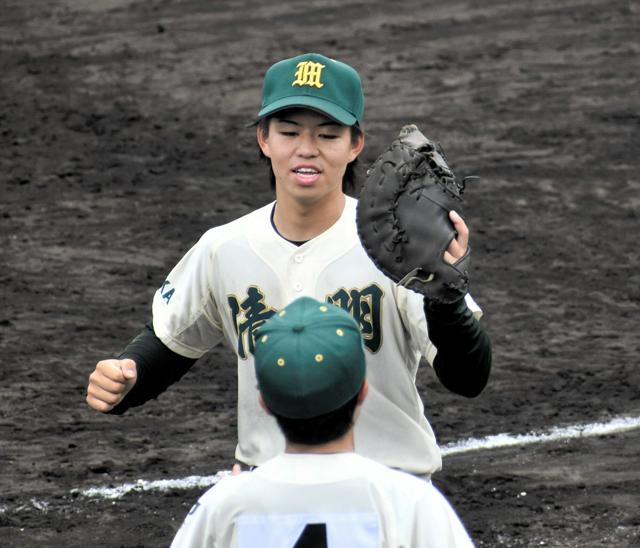 2度の好捕に「ガッツっす」　みどり清朋の弘田選手　沸き上がる歓声