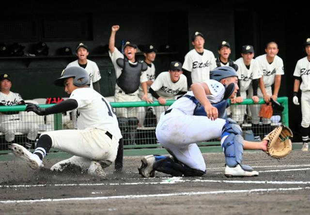 靱帯損傷で走れなかった日々、父と2人で乗り越えた　栄徳・谷口主将