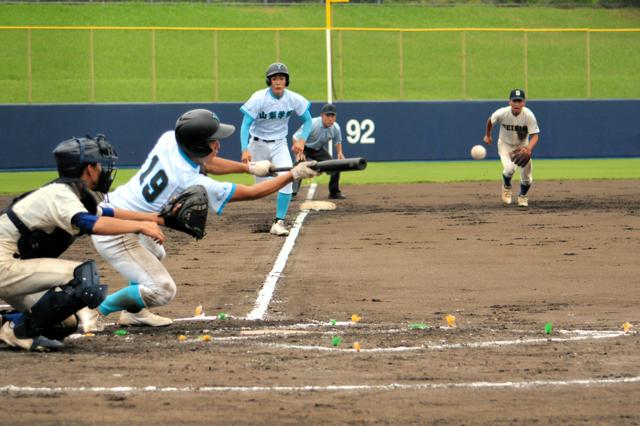 山梨学院、駿台甲府、東海大甲府が準々決勝へ　高校野球山梨大会