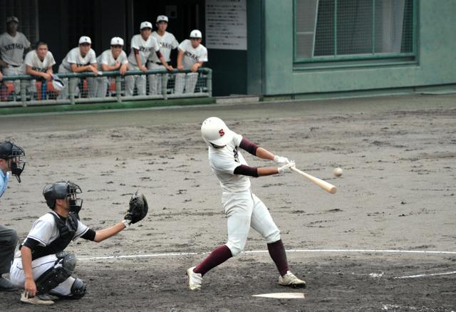 木製バットで公式戦初の本塁打　監督の助言を実らせた瀬田工の小辻