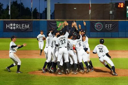 日本、米国下し優勝　野球のハーレム国際大会