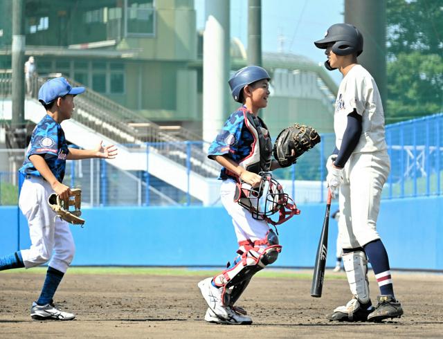 小学生の始球式、対戦相手は高校生の兄「思い切り投げられた」