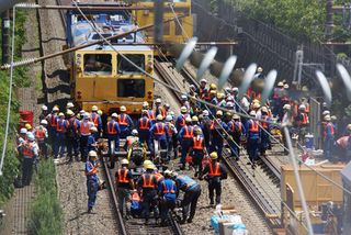 東海道新幹線、始発から再開＝保守車両脱線で一斉点検