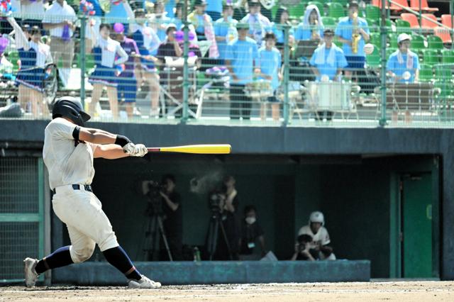 大会第1号にガッツポーズ　高松東の佐々木大輔　45年ぶり4強進出