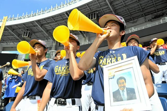 球場に響いた亡き恩師の応援歌 　東京学館の選手に届いたエール