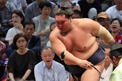 照ノ富士、3場所ぶり10回目の優勝に王手　大相撲名古屋場所