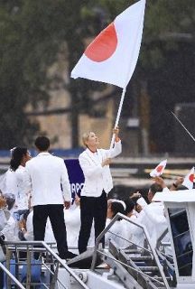 旗手の江村、金は「新たな挑戦」　フェンシング女子サーブル