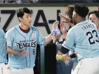 楽８―７ロ（２８日）　楽天がサヨナラ勝ち