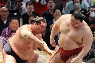 照ノ富士が3場所ぶり10回目の優勝　大相撲名古屋場所