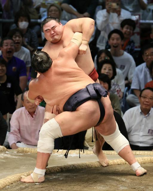 横綱照ノ富士が決定戦で優勝、15人目の2桁V 大相撲名古屋場所